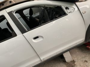 Dacia Sandero Sağ Ön Kapı Hatasız Beyaz Çıkma Orjinal